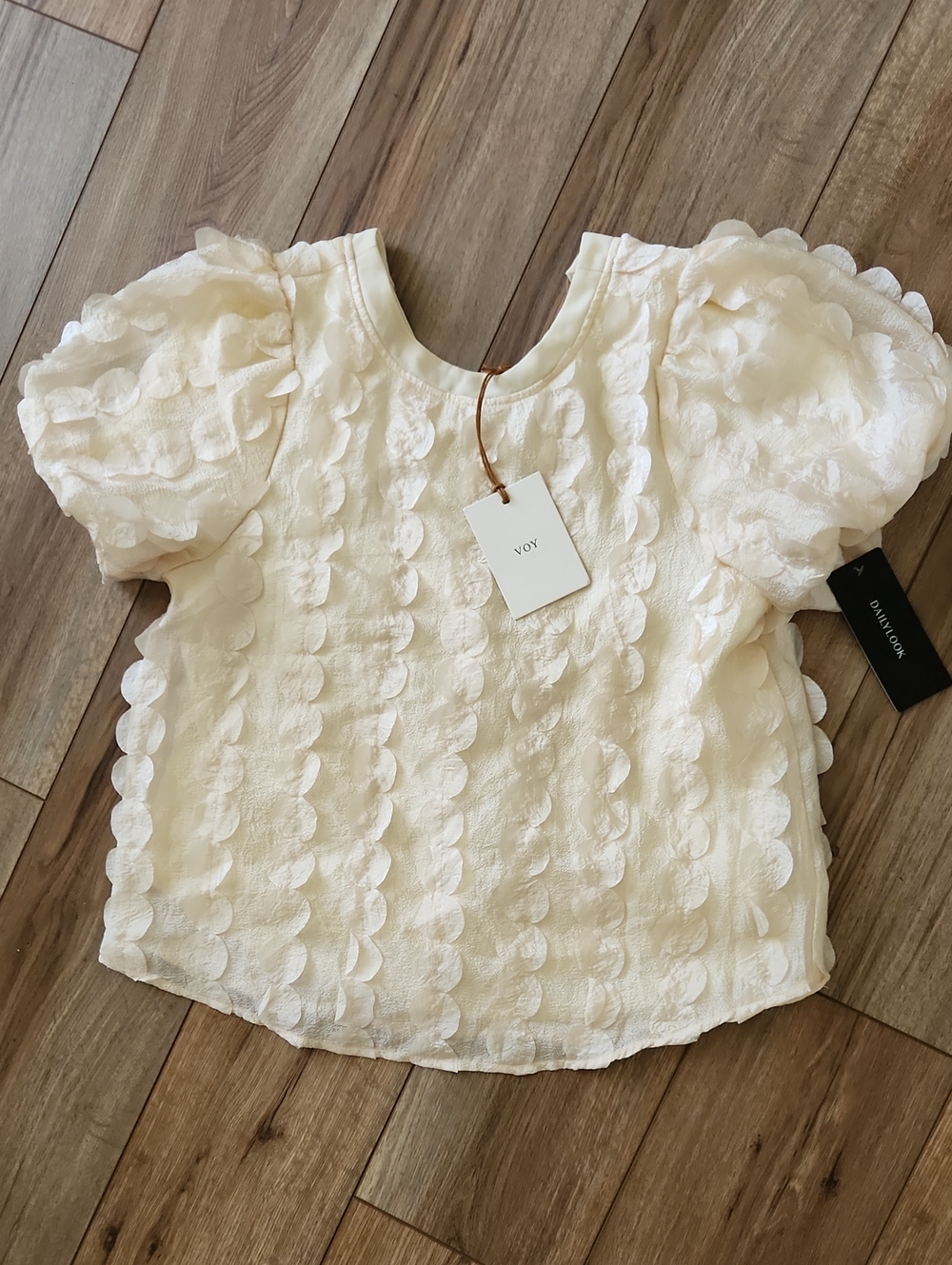 VOY Cream Textured Puff-Sleeve Blouse
